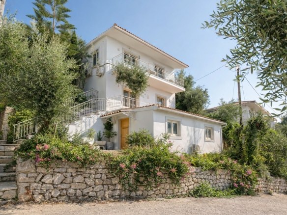 Mediterranes Investment mit Meerblick – Apartmenthaus mit drei Einheiten in begehrter Lage von Barbati, Korfu