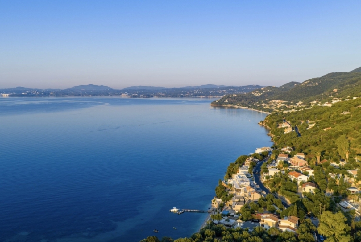 Mediterranes Investment mit Meerblick – Apartmenthaus mit drei Einheiten in begehrter Lage von Barbati, Korfu